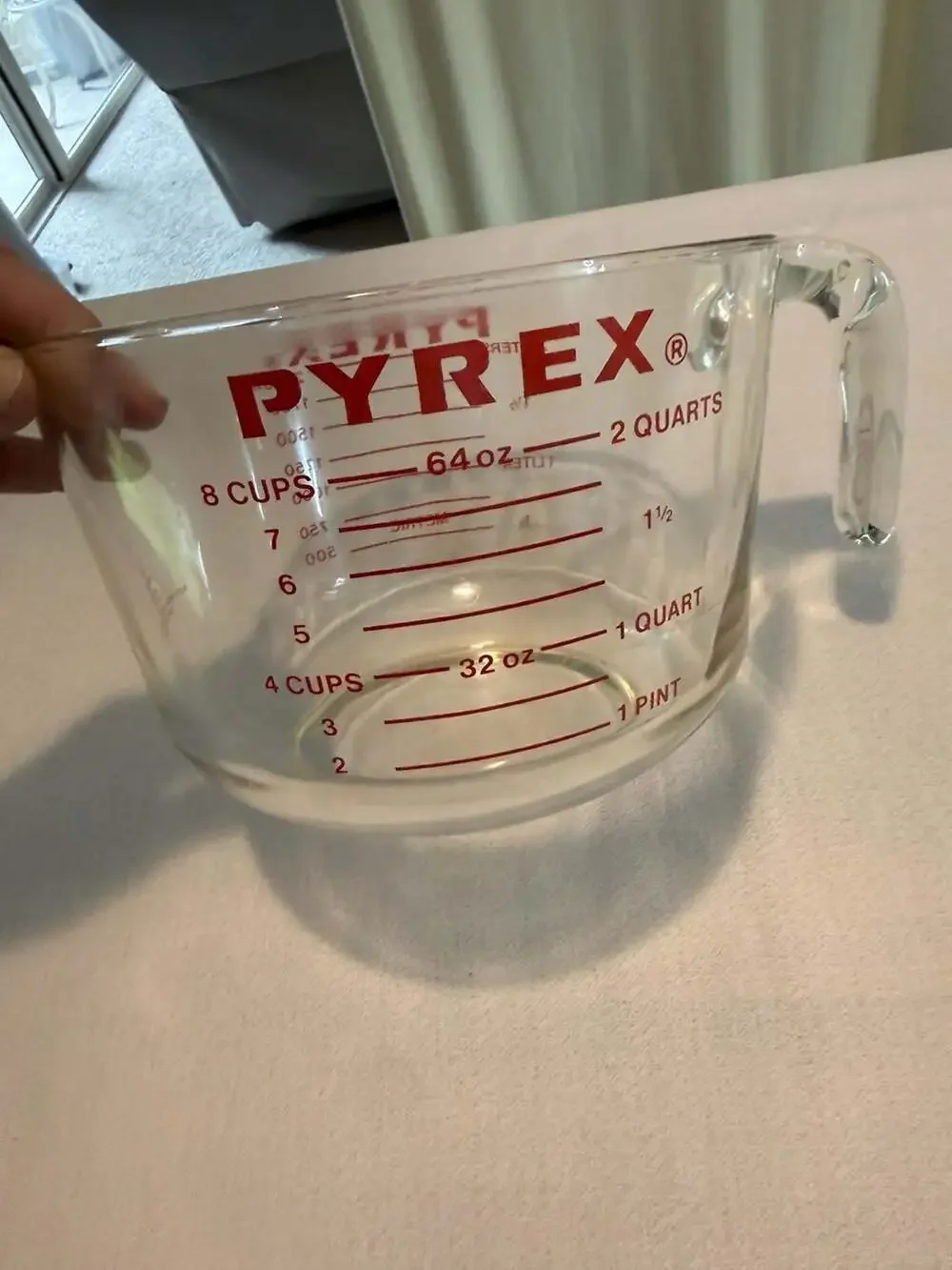 Vintage Pyrex 564 2 Quart / 8 Cup Glass Measuring Cup, Red Lettering